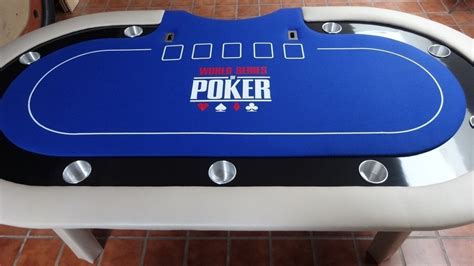 Aluguer De Uma Mesa De Poker E O Crupie